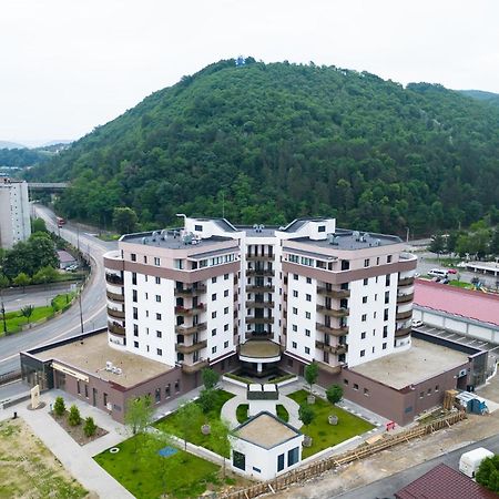 City Center Accommodation - 404 Resita Luaran gambar