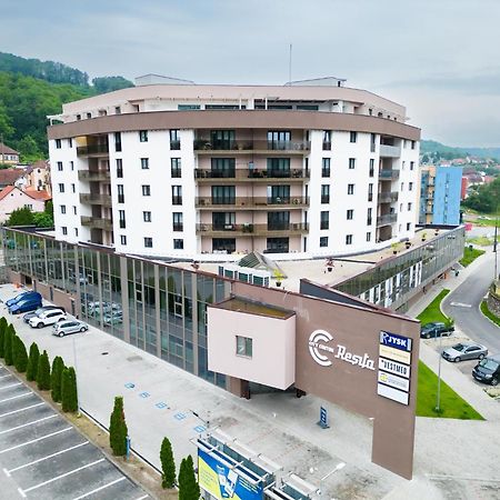 City Center Accommodation - 404 Resita Luaran gambar