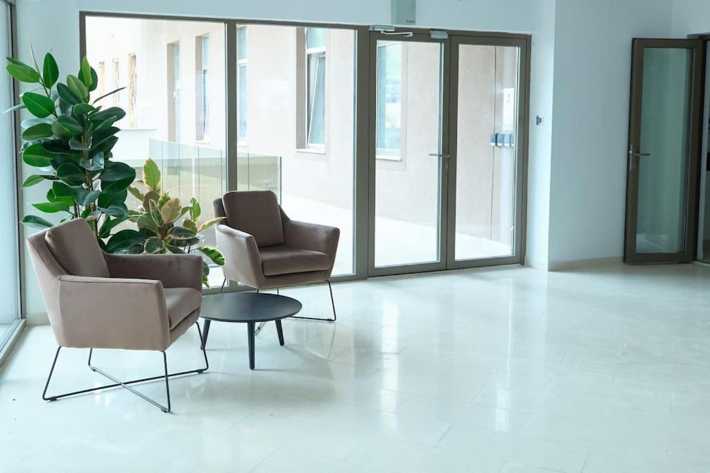 City Center Accommodation - 404 Resita Luaran gambar