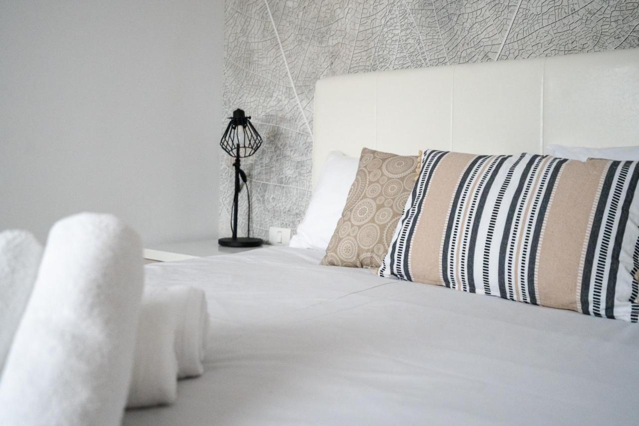 City Center Accommodation - 404 Resita Luaran gambar